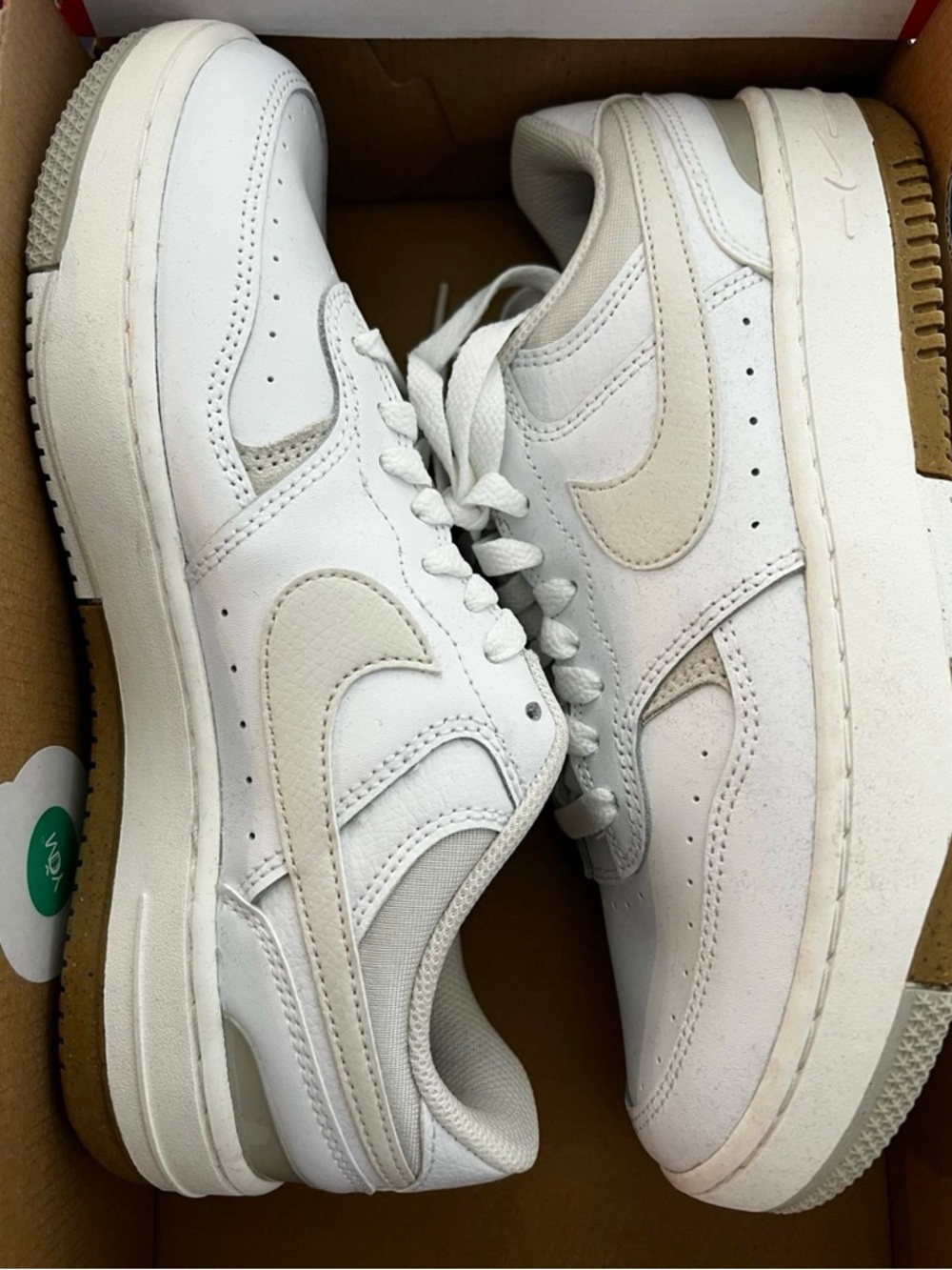 Nike WMNS Gamma Force Low-Top Sneakers